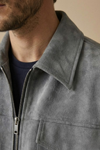 Men's Zip-Up Jacket - Point Collar - Flap Chest Pockets - Grey, collar close-up
